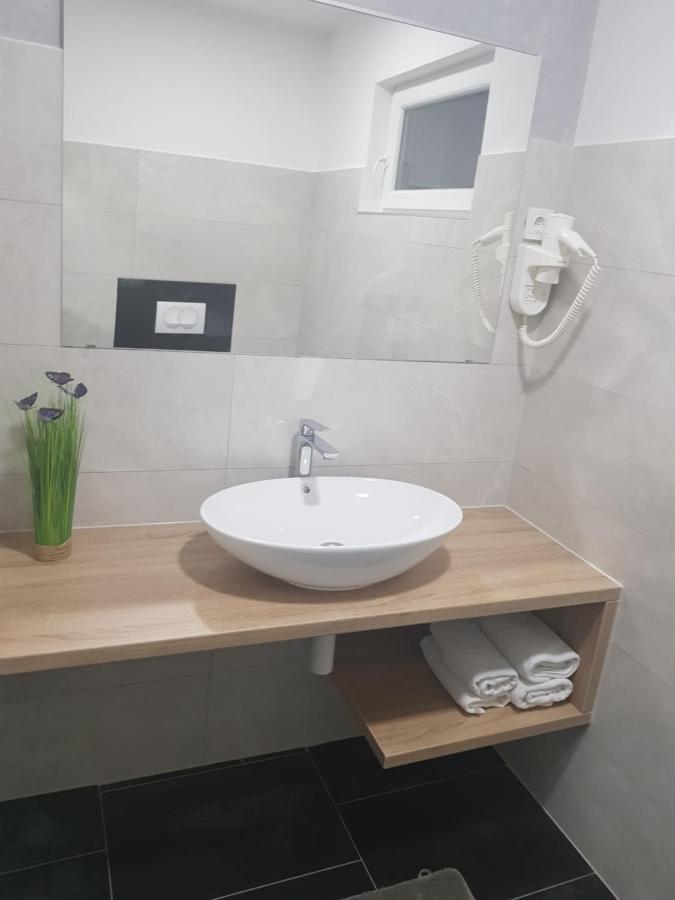 Rooms Vanteo Korenica Exterior photo