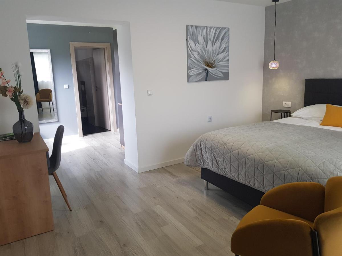 Rooms Vanteo Korenica Exterior photo
